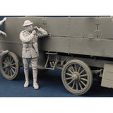 Canadian Motor MG Brigade Officer putting the helmet on 1/35